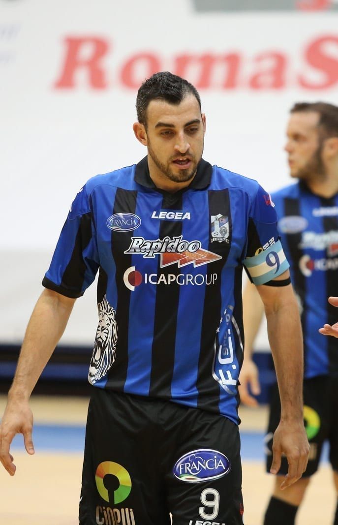 <h2>Tutto parte dalla testa, questo l'ho capito troppo tardi.</h2>
<div id="comp-j17kjwl9" class="txtNew">
<p class="font_8">"Prima non credevo a determinate cose, poi sessione dopo sessione, mi sono reso conto che era un punto di partenza importantissimo per la mia carriera ma anche per la mia vita.</p>
<p class="font_8">Vedo la vita da un altro punto di vista, in ogni situazione penso alle soluzioni che posso ottenere, è veramente un piacere ogni sessione, ne esco rilassato, determinato e sempre in crescita. Sono contentissimo".</p>
</div>
<p>&nbsp;</p>